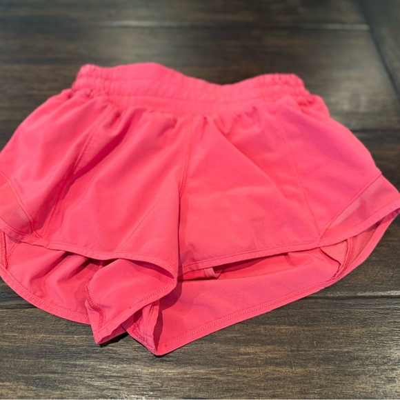 Lululemon hotty hot shorts 2.5” - Picture 1 of 5